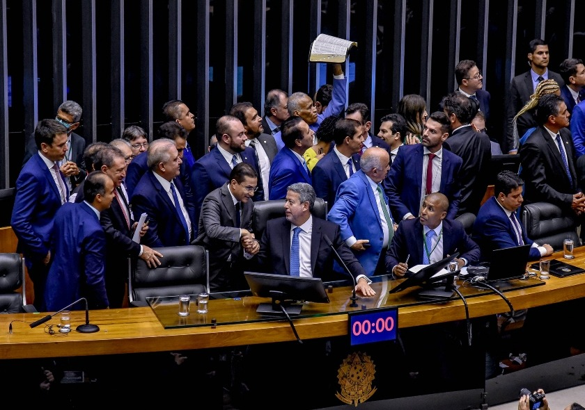 Política: O Reflexo das Nossas Escolhas