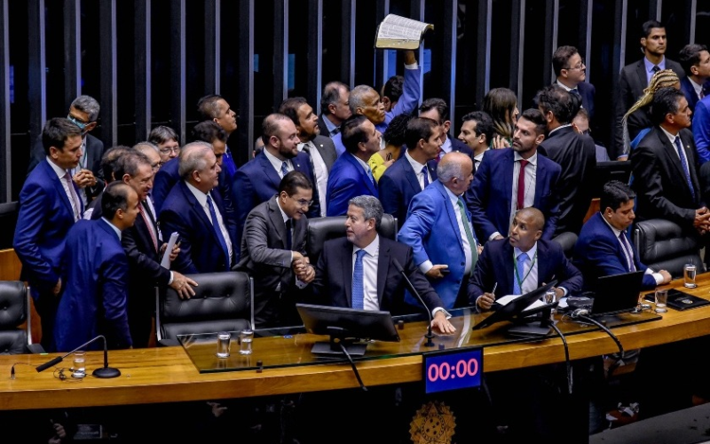 Política: O Reflexo das Nossas Escolhas