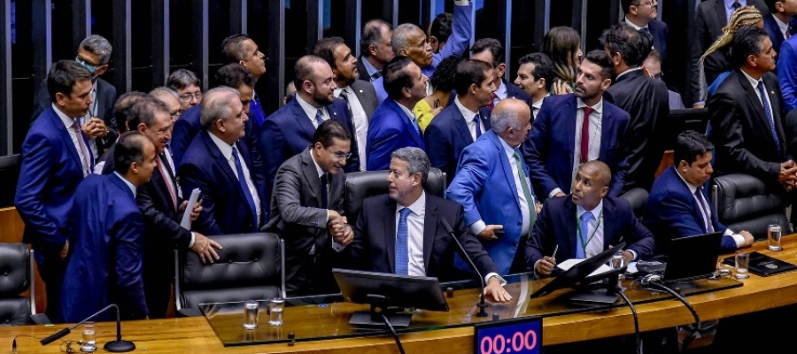Política: O Reflexo das Nossas Escolhas